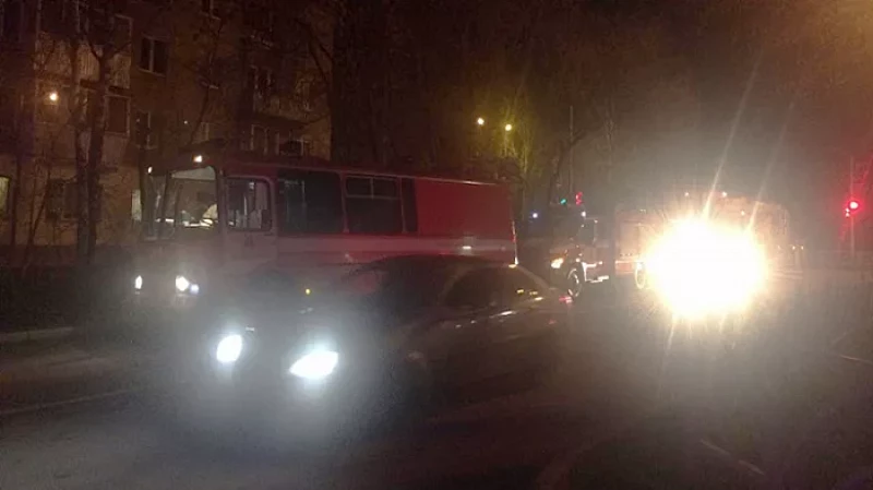 В пожаре на Вторчермете спасли 37 человек, один пострадал