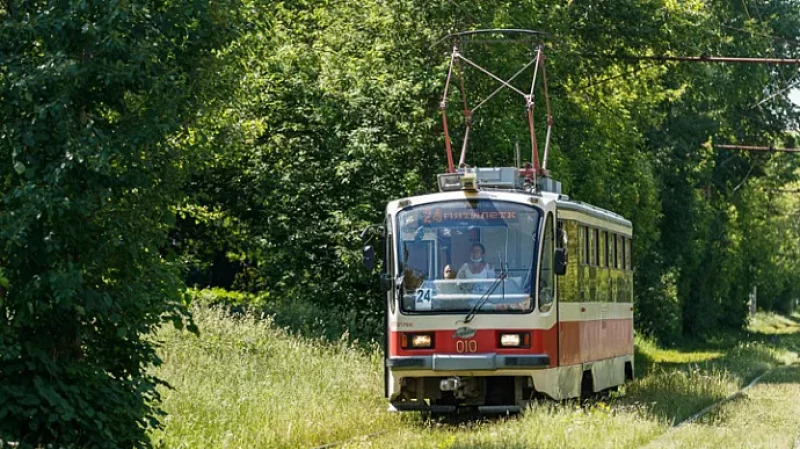 На Уралмаше из-за аварии закрыто движение трамваев