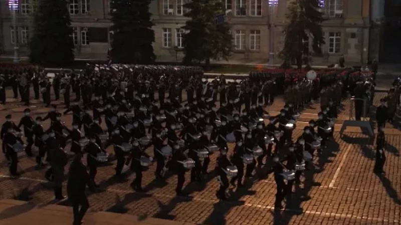 На площади 1905 года проходит репетиция пеших расчетов