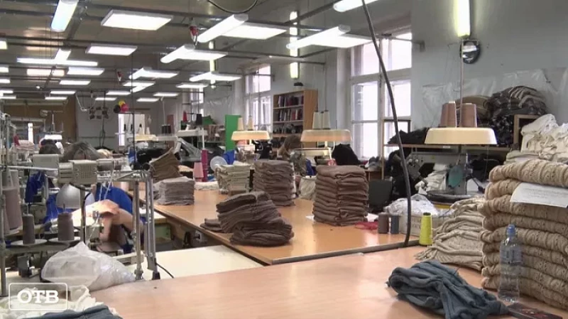 Евгений Куйвашев оценил работу швейной фабрики в Невьянске