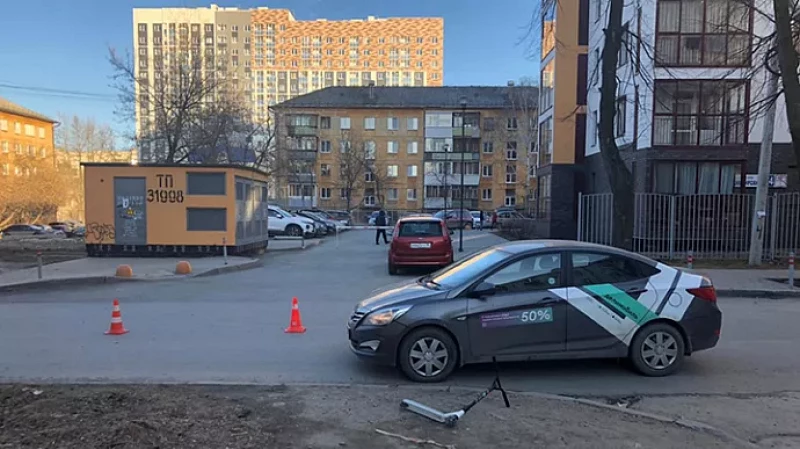 На Уралмаше 8-летний мальчик на самокате попал в ДТП