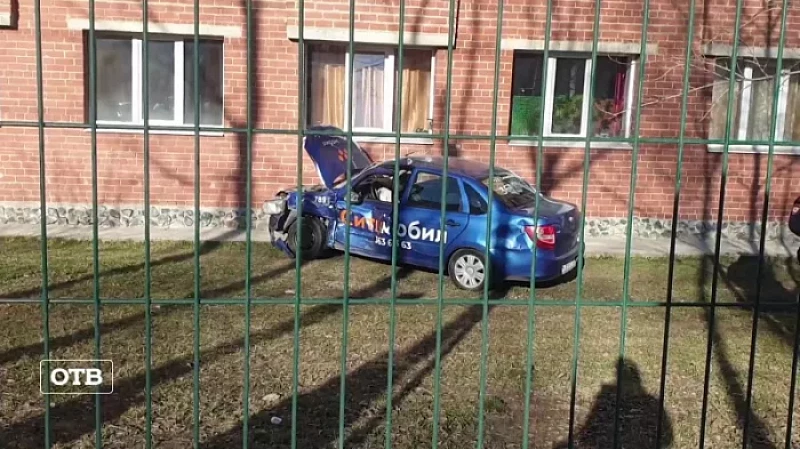 На Эльмаше три женщины пострадали в ДТП с троллейбусом и «Ладой»