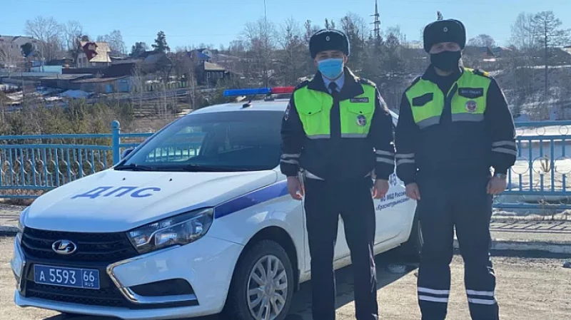 Уральские полицейские спасли рыбака, провалившегося под лёд