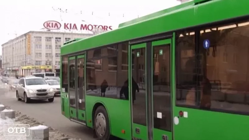 Вопреки закону: в Екатеринбурге из автобуса высадили ребёнка