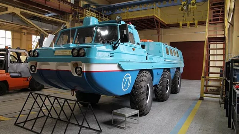 В музее УГМК отреставрировали легендарную «Синюю птицу»