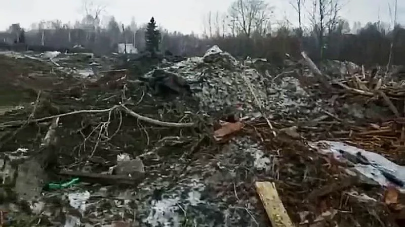 Снежный полигон под Кировградом завалили бытовым мусором