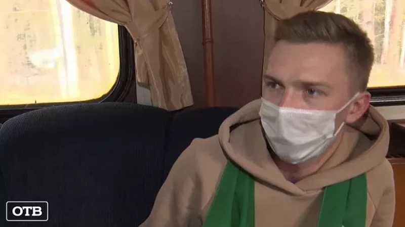 Волонтёр из Алапаевска организовал доставку на мотодрезине