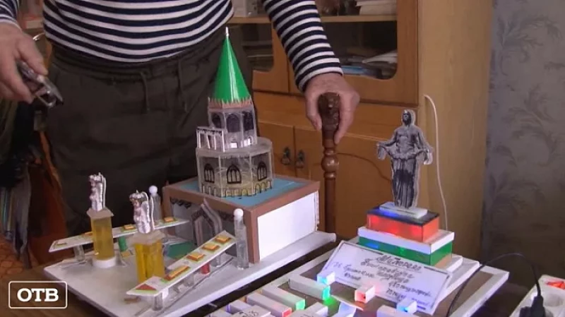 90-летний пенсионер из Ирбита создает миниатюры из оргстекла