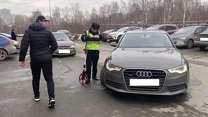 Пятилетняя девочка пострадала в ДТП на парковке в Екатеринбурге