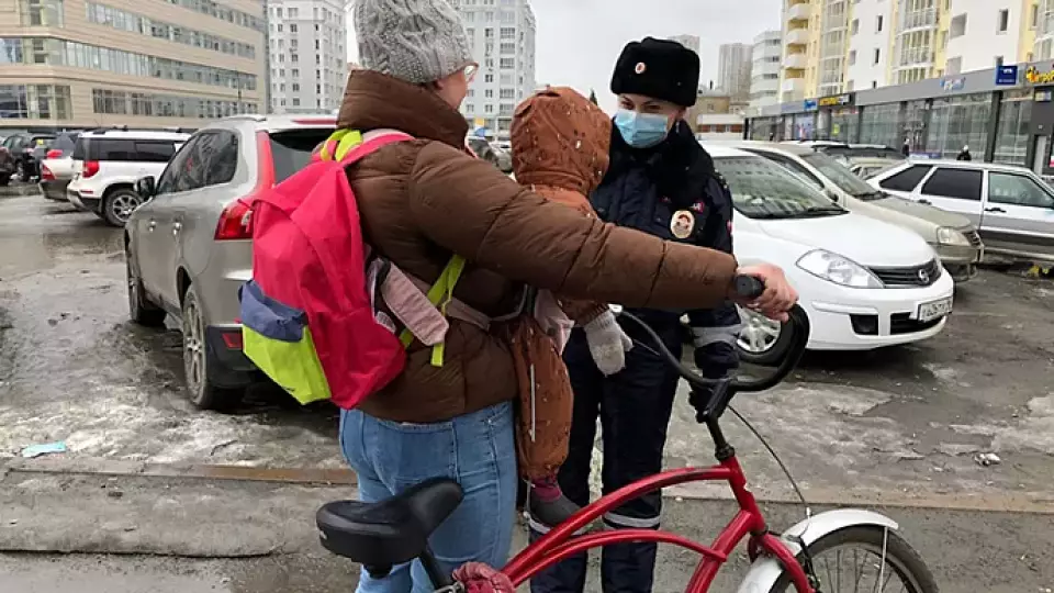 Свердловская ГИБДД предупреждает: берегите детей на дороге