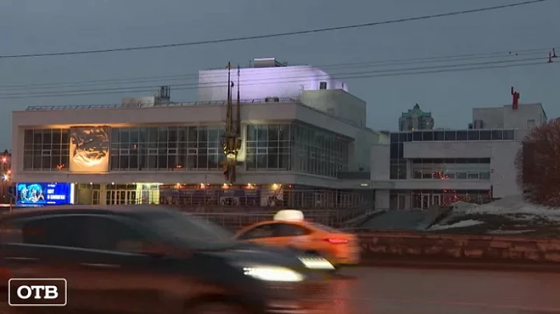 Города Среднего Урала в шестой раз подсветили синим