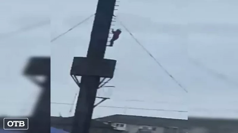 В Камышлове спасена школьница, забравшаяся на трубу котельной