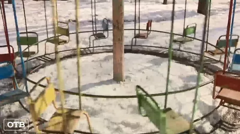 Карусель из парка Победы в Ревде спасут местные бизнесмены