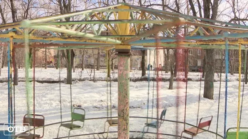 В Ревде хотят снести карусель, проработавшую полвека