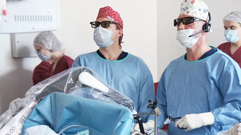 У екатеринбургских хирургов появился робот-помощник