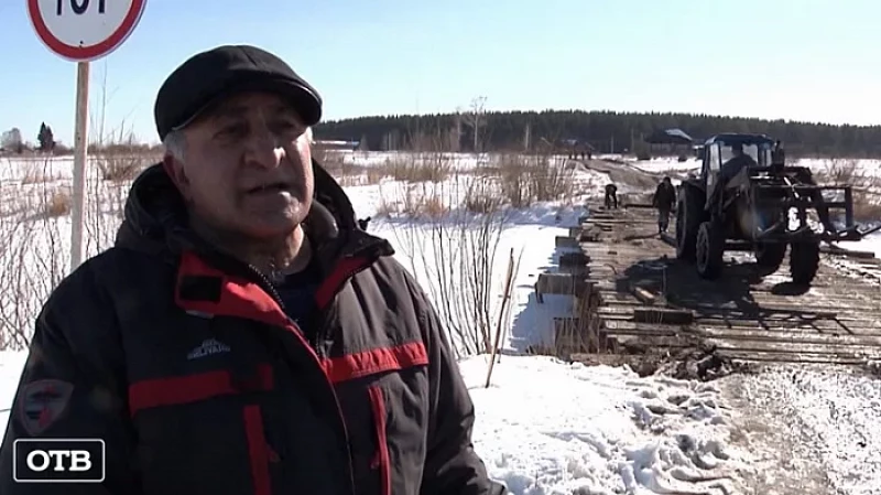 Уральцы разбирают мост-трансформер из-за половодья