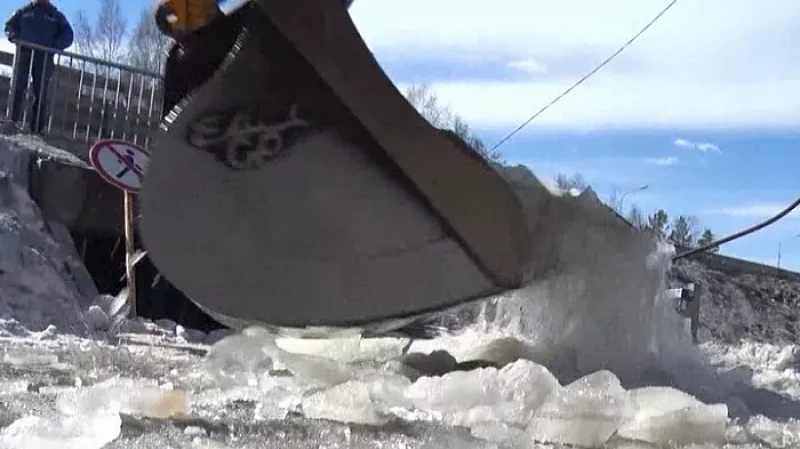 Река Чаша затопила участки в деревне под Первоуральском