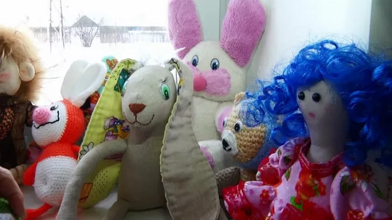 В нижнетагильской колонии создают кукол для дома малютки
