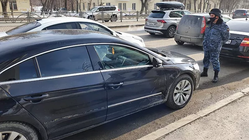 У екатеринбуржца арестовали «Фольксваген» из-за шестизначного долга