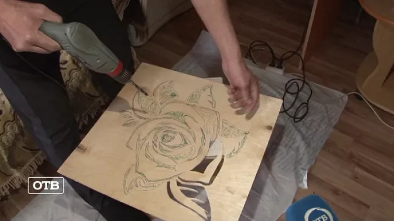 Житель Сысерти создаёт картины при помощи лобзика и дрели