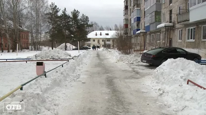 Жители Покровского-1 жалуются на засыпанные снегом дороги