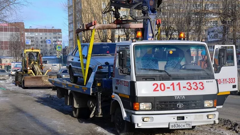 В Екатеринбурге эвакуируют транспорт с Тверитина и Уральских рабочих