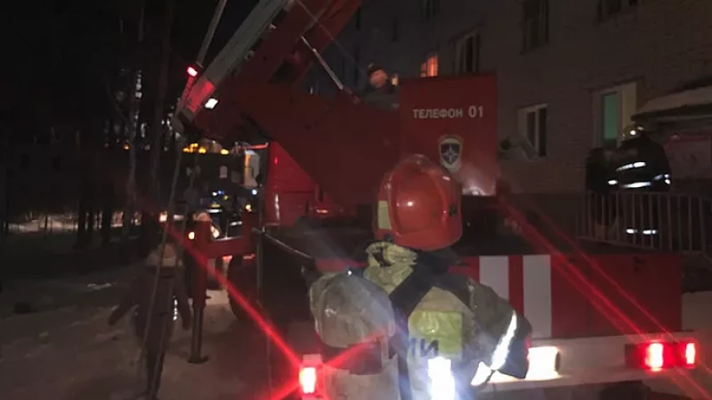 В Заречном из-за ночного пожара в пятиэтажке эвакуировали 17 человек