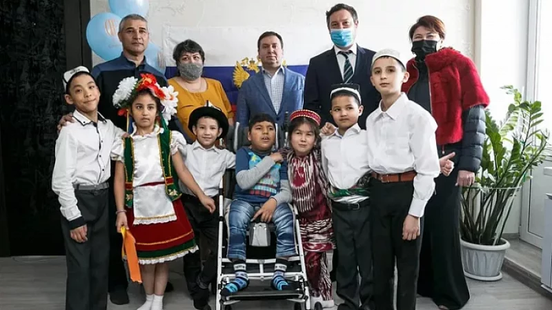 Семья погорельцев из Большого Истока переехала в новую квартиру