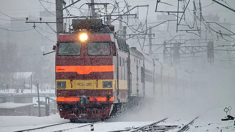 Под Белоярским почтовый поезд сбил 17-летнего пешехода