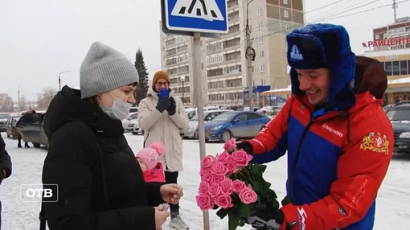Уральский гонщик Сергей Карякин поздравил женщин с 8 Марта
