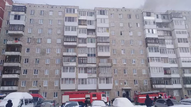 Эвакуация в Берёзовском: загорелась девятиэтажка на улице Спортивной