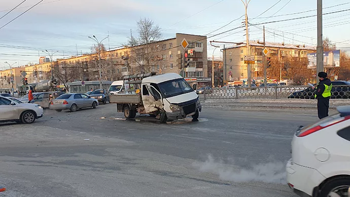 На проспекте Космонавтов произошло ДТП с 4 пострадавшими