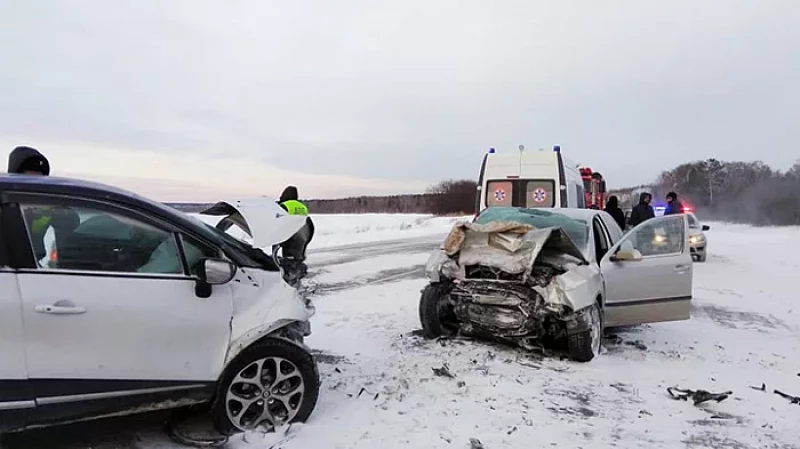 Два человека погибли в лобовом ДТП на Тюменском тракте
