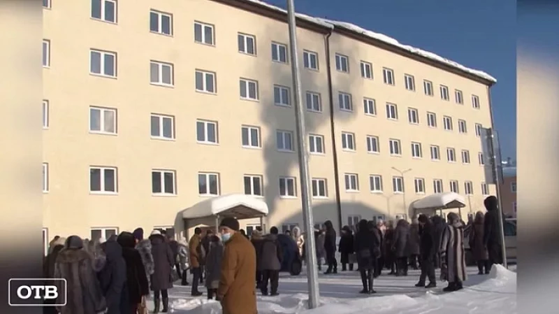 В Карпинске 94 семьи получили ключи от квартир в новом доме