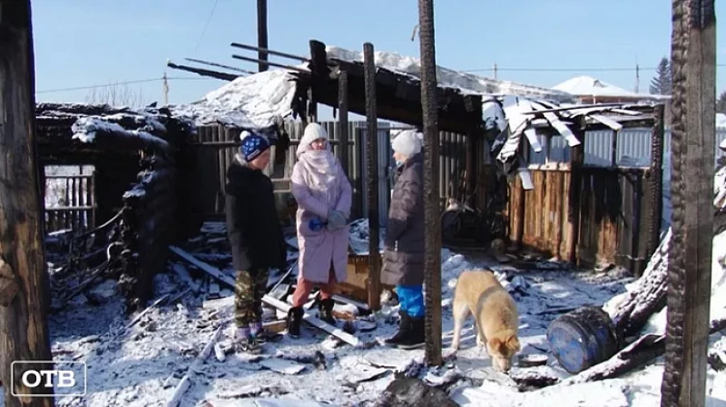Многодетной семье из Сагры восстановят сгоревший дом