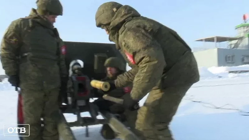 В Екатеринбурге прошла первая тренировка салюта к 23 февраля