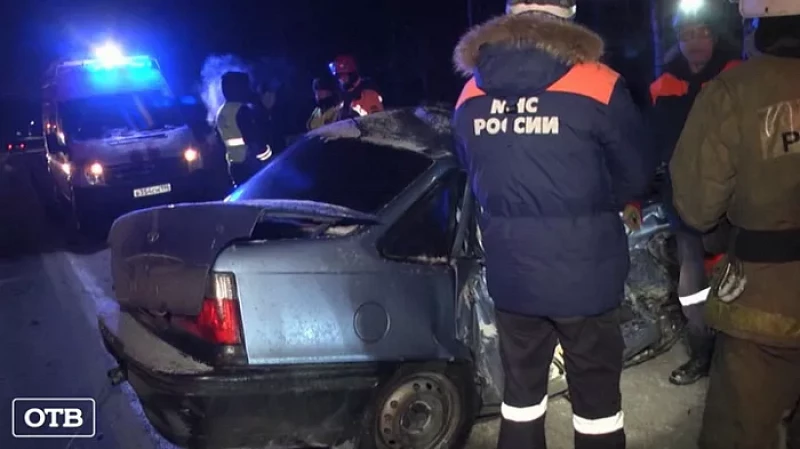 Рядом с ЕКАД «Нексия» врезалась в самосвал, два человека погибли