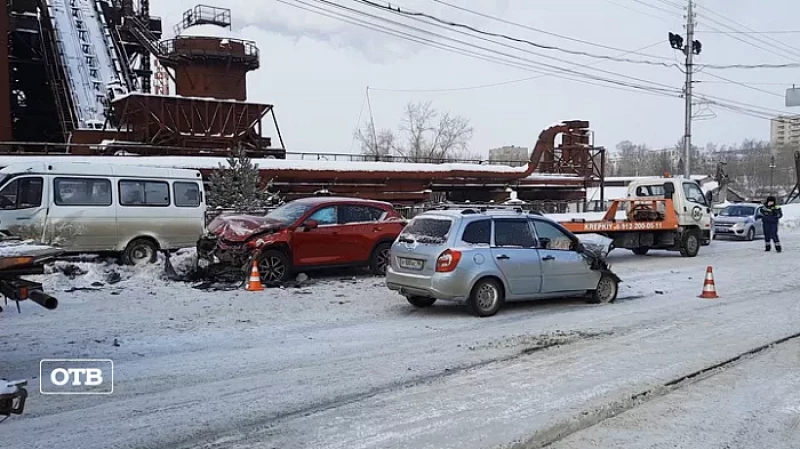 В Нижнем Тагиле три человека пострадали в тройном ДТП