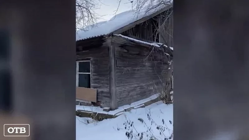 73-летняя жительница села Манчаж живет в «карточном домике»