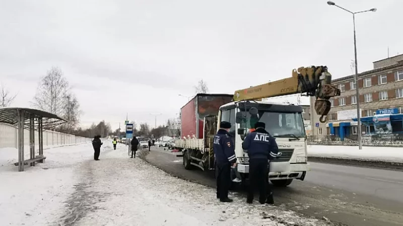 В Первоуральске грузовик насмерть сбил пожилую женщину