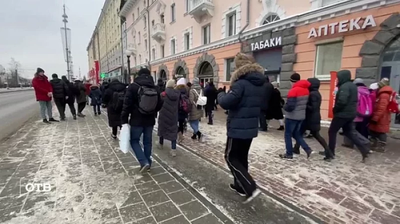 В Екатеринбурге проходит второе шествие сторонников Навального