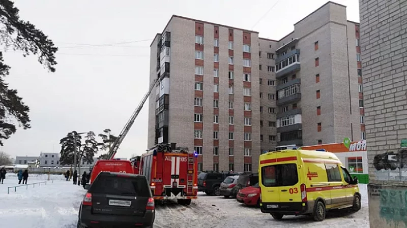 В Екатеринбурге из-за пожара на Умельцев эвакуировали 25 человек