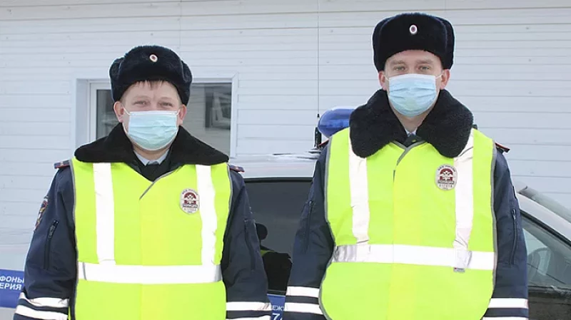 Полиция спасла пассажиров машины, застрявшей в лесу под Сысертью