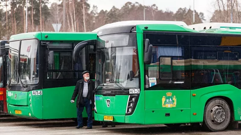 В Екатеринбурге пустили дополнительные автобусы на ЖБИ