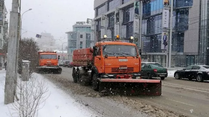 Из ночного Екатеринбурга вывезли 10 тысяч тонн снега