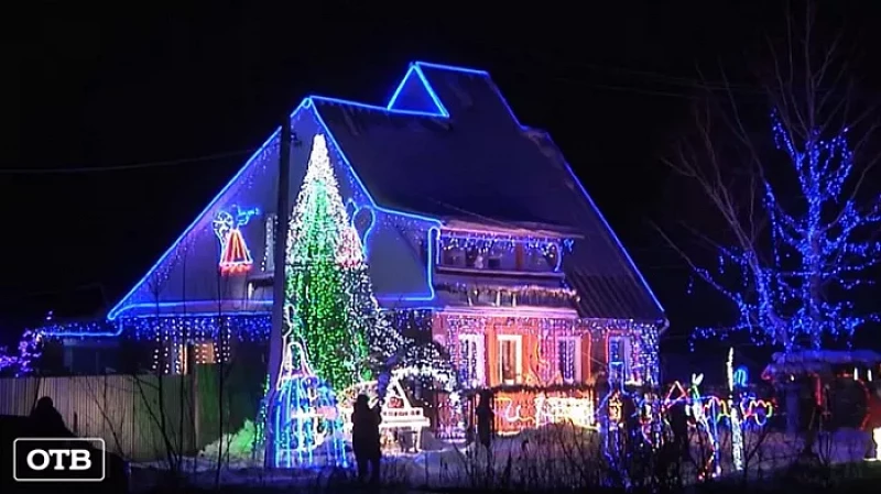 В Талице дом с гирляндами стал популярным местом для селфи