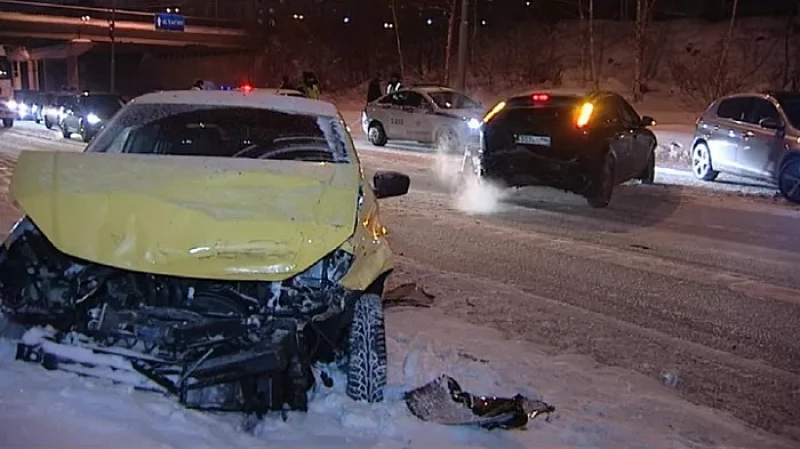 Водитель такси устроил тройное ДТП в Екатеринбурге