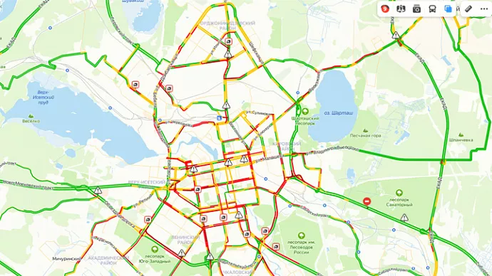 В Екатеринбурге пробки 9 баллов: стоит весь центр