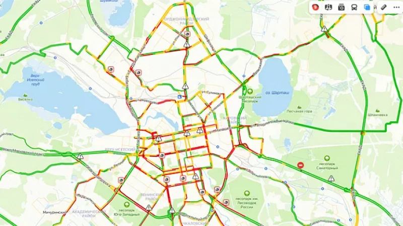 В Екатеринбурге пробки 9 баллов: стоит весь центр