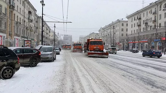 9130 тонн за ночь: с улиц Екатеринбурга круглосуточно вывозят снег